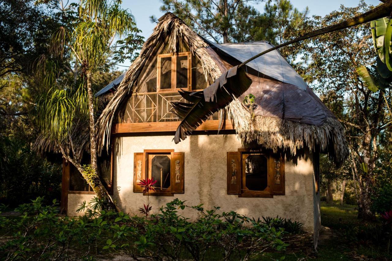 Pine Ridge Lodge Сан-Игнасио Экстерьер фото