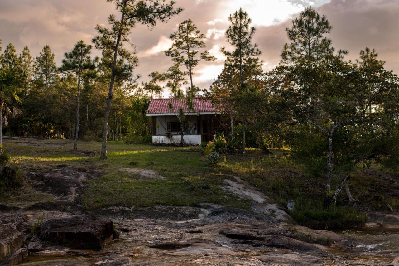 Pine Ridge Lodge Сан-Игнасио Экстерьер фото